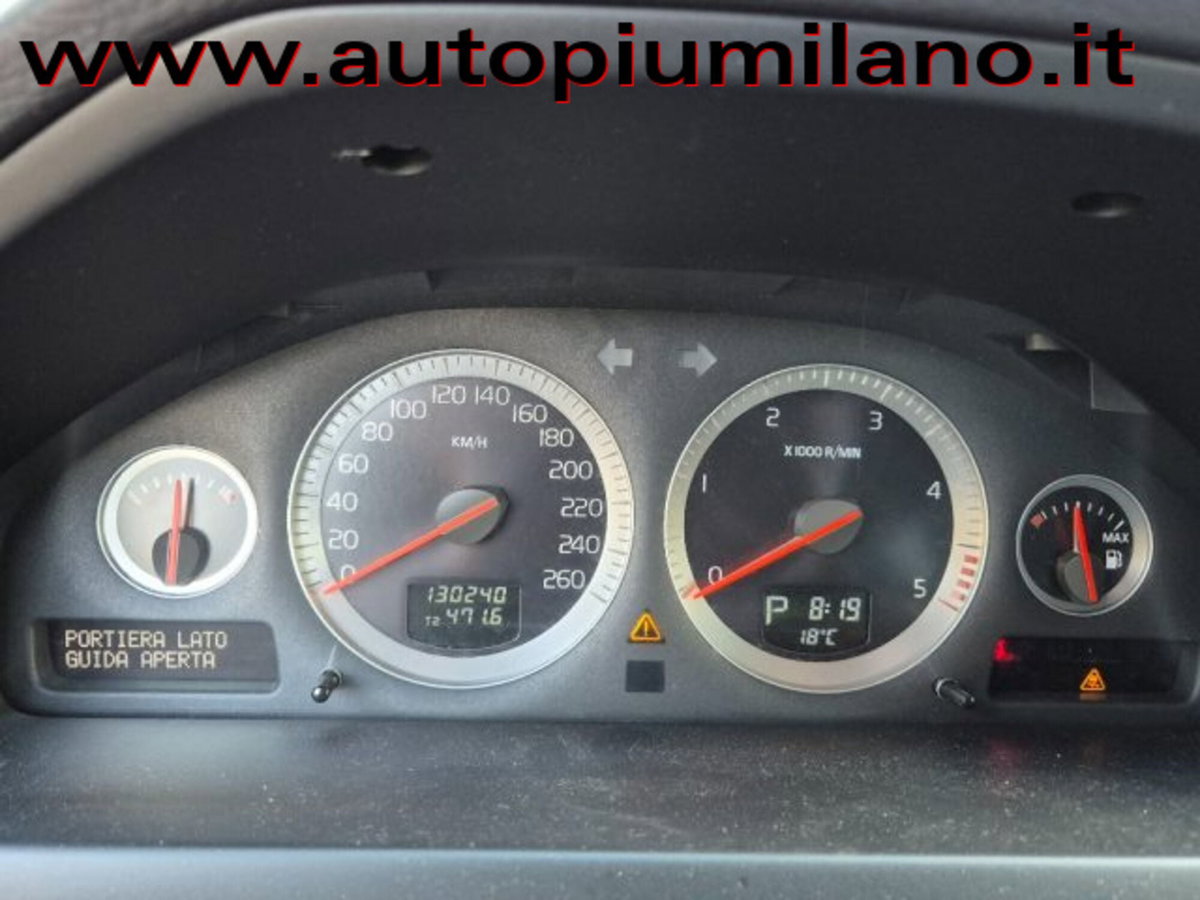 Volvo XC90 D5 AWD Geartronic Momentum (10)