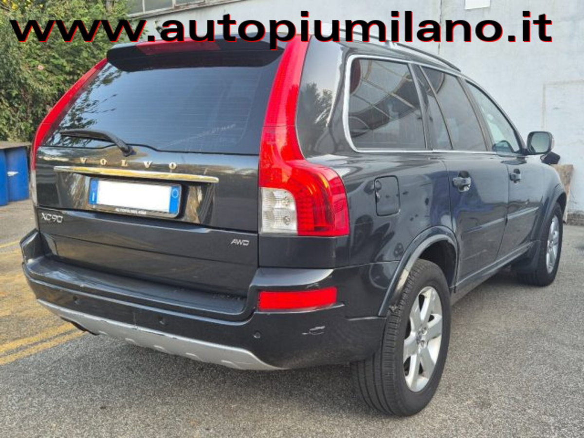 Volvo XC90 D5 AWD Geartronic Momentum (2)