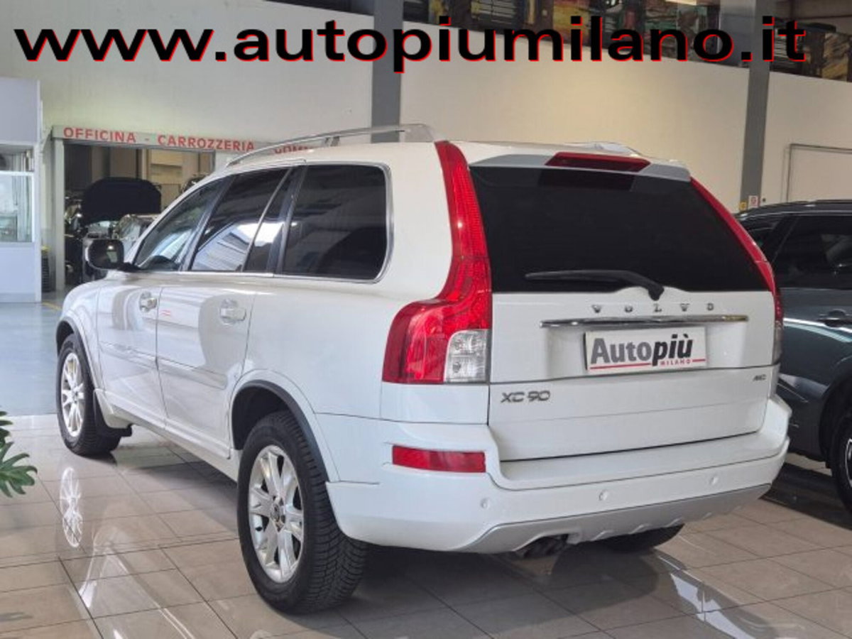 Volvo XC90 D5 AWD Geartronic Momentum (2)