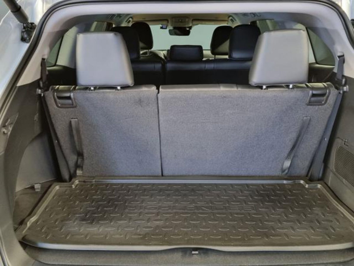 Toyota Highlander 2.5h Lounge e-cvt (16)