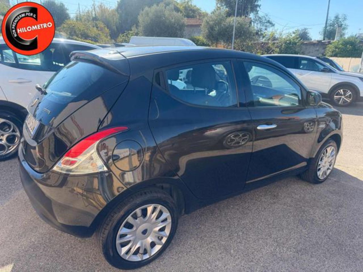 Lancia Ypsilon 1.0 FireFly 5 porte S&S Hybrid Gold Plus (3)