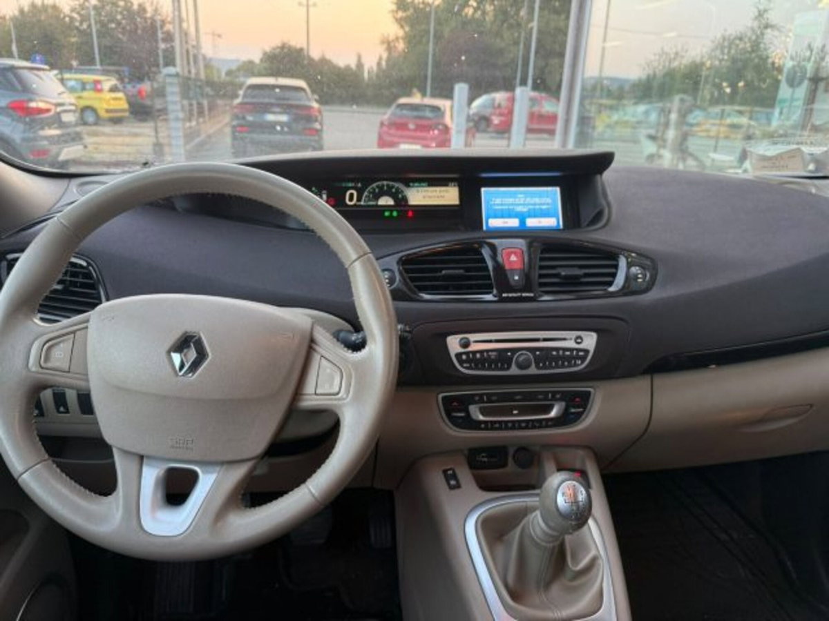 Renault Scenic E-Tech Electric 1.5 dCi 110CV Luxe (10)