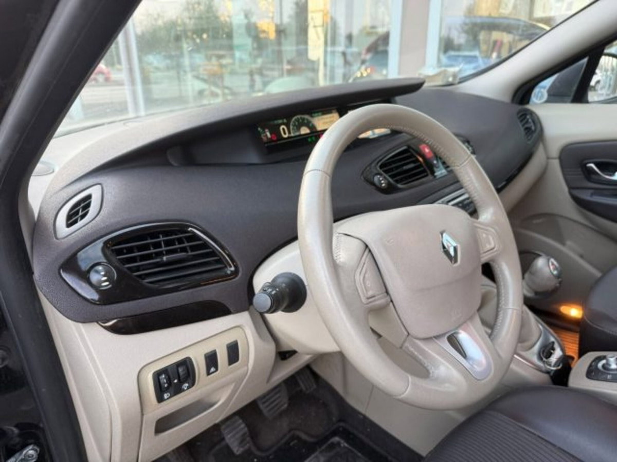 Renault Scenic E-Tech Electric 1.5 dCi 110CV Luxe (11)