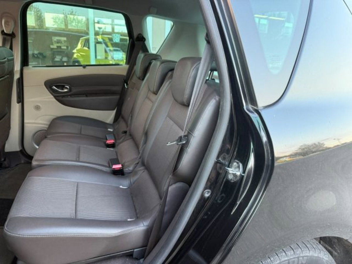 Renault Scenic E-Tech Electric 1.5 dCi 110CV Luxe (9)