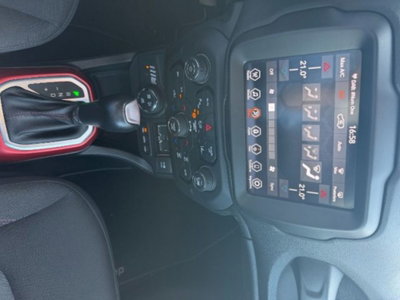 Jeep Renegade 1.3 T4 240CV PHEV 4xe AT6 Trailhawk (11)