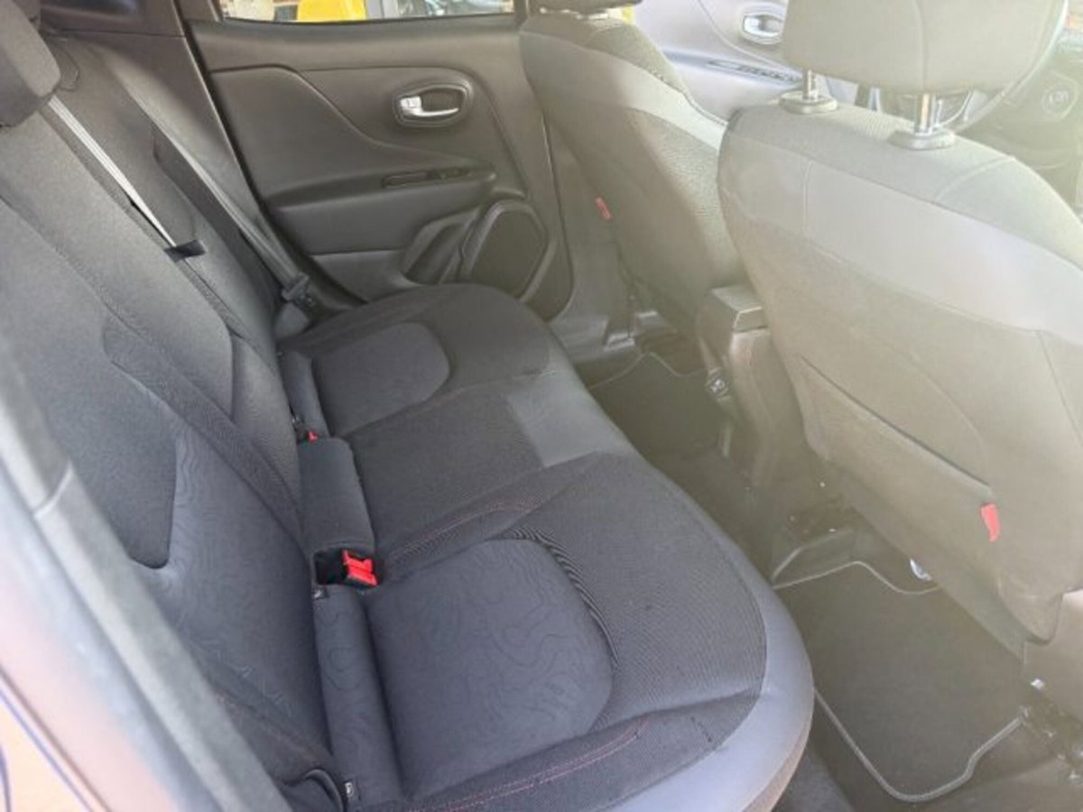 Jeep Renegade 1.3 T4 240CV PHEV 4xe AT6 Trailhawk (9)