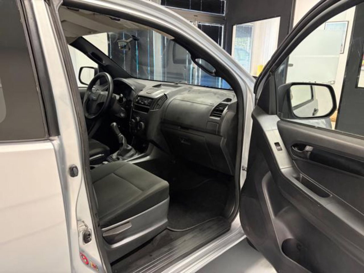Isuzu D-Max Pick-up 2.5 Space Cab Satellite 4WD (11)