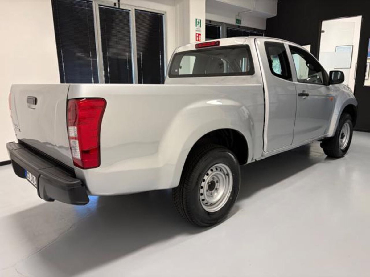 Isuzu D-Max Pick-up 2.5 Space Cab Satellite 4WD (4)