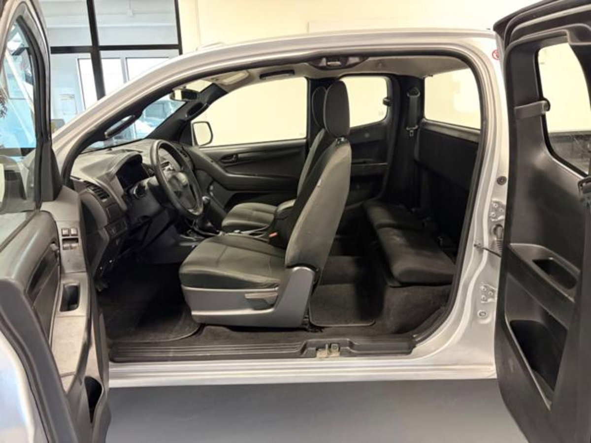 Isuzu D-Max Pick-up 2.5 Space Cab Satellite 4WD (9)