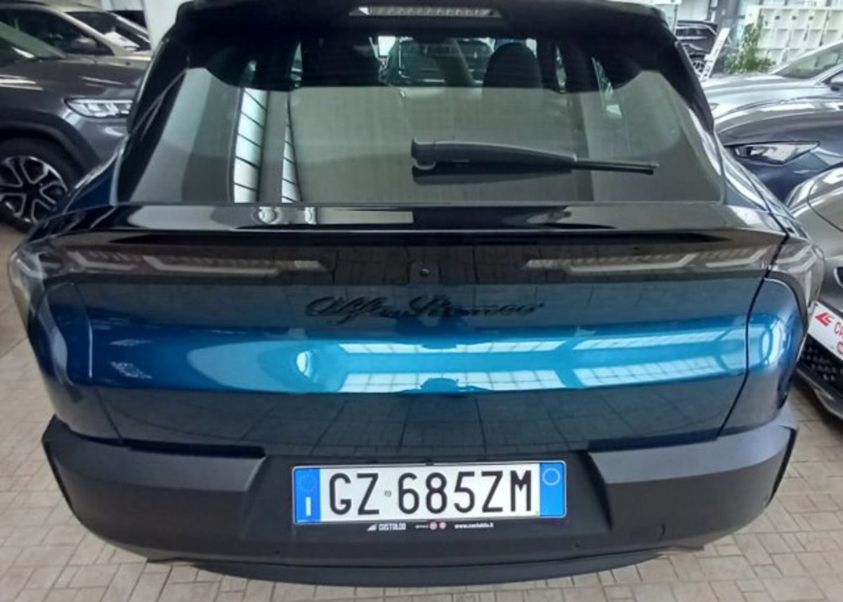 Alfa Romeo Junior elettrica Intensa 156cv (4)
