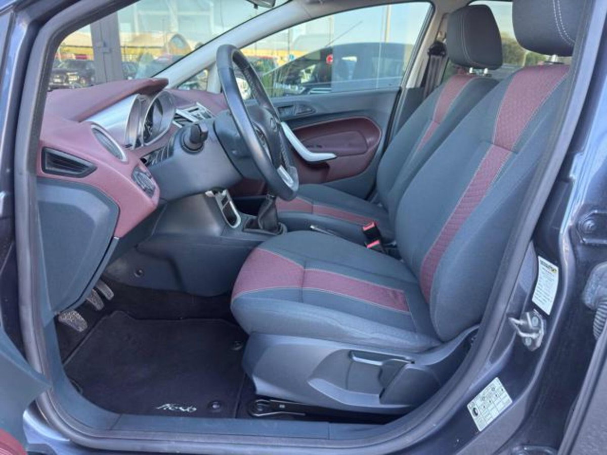 Ford Fiesta 1.6 TDCi 95 CV 5p. Titanium (11)
