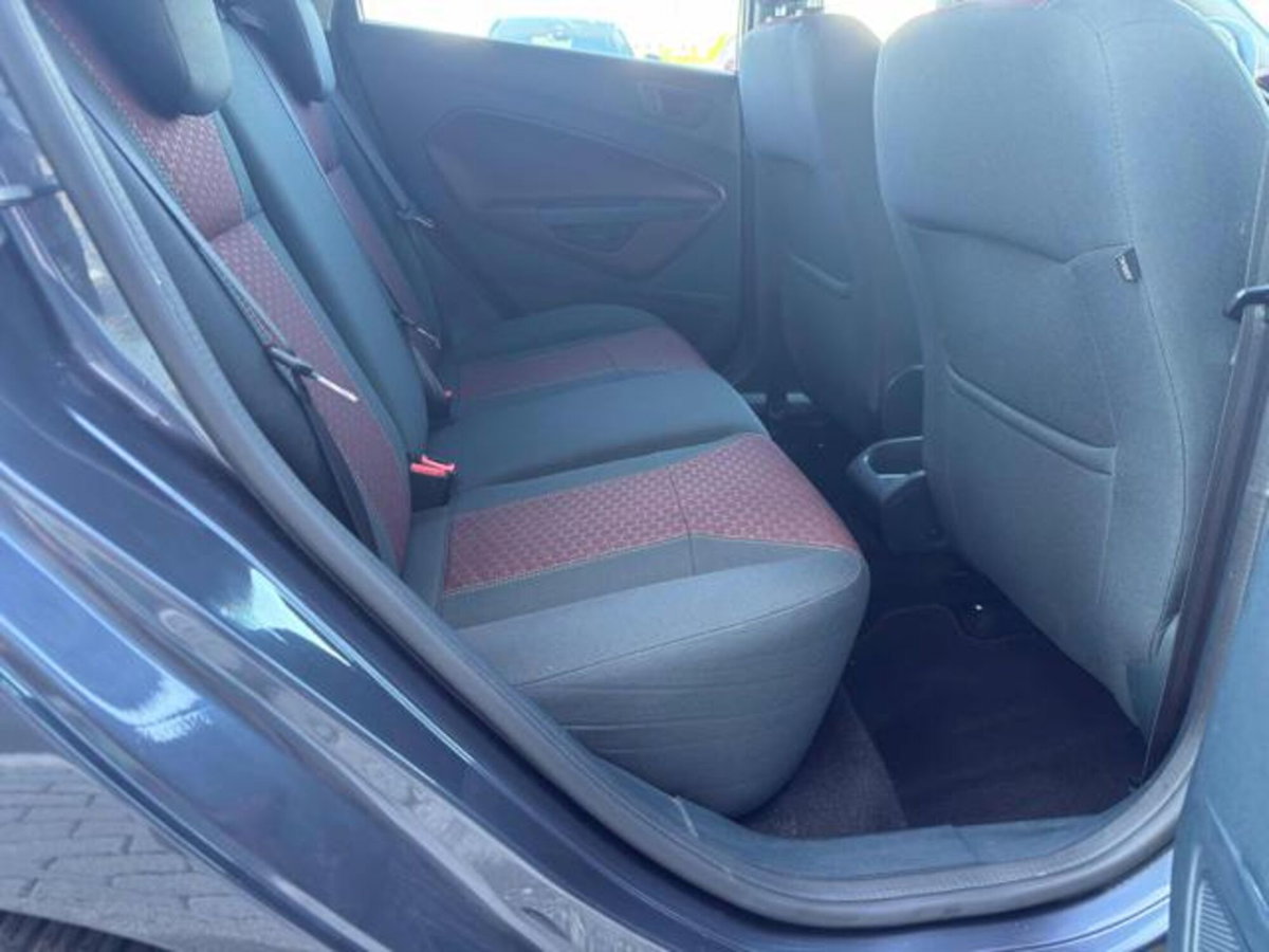 Ford Fiesta 1.6 TDCi 95 CV 5p. Titanium (14)