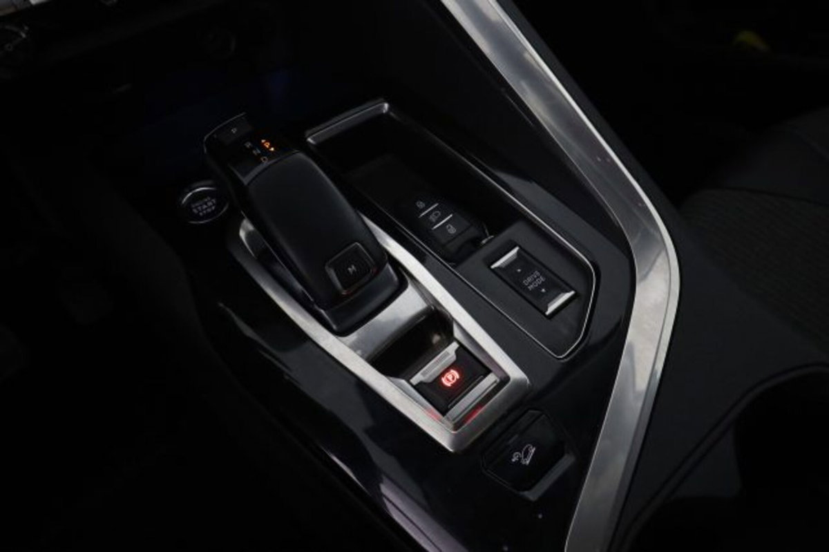 Peugeot 3008 PureTech Turbo 130 S&S EAT8 Allure (14)