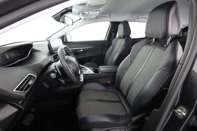 Peugeot 3008 PureTech Turbo 130 S&S EAT8 Allure (2)