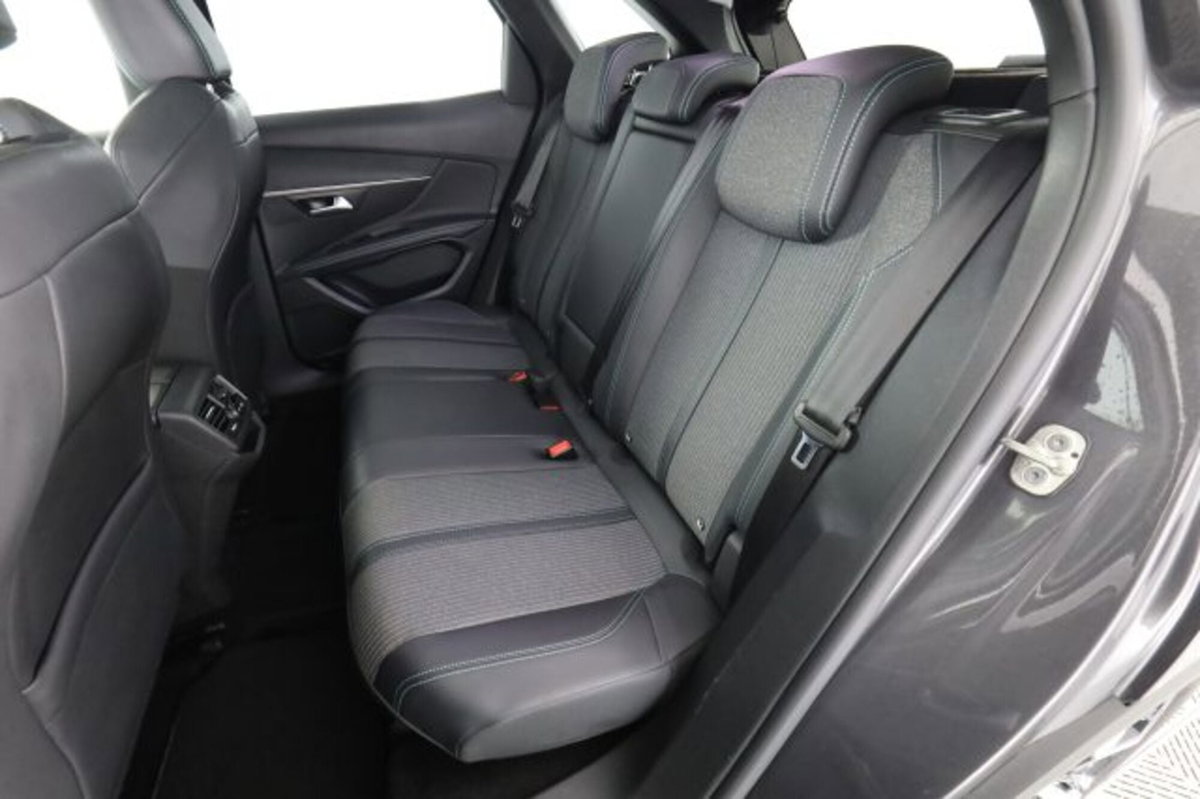 Peugeot 3008 PureTech Turbo 130 S&S EAT8 Allure (3)