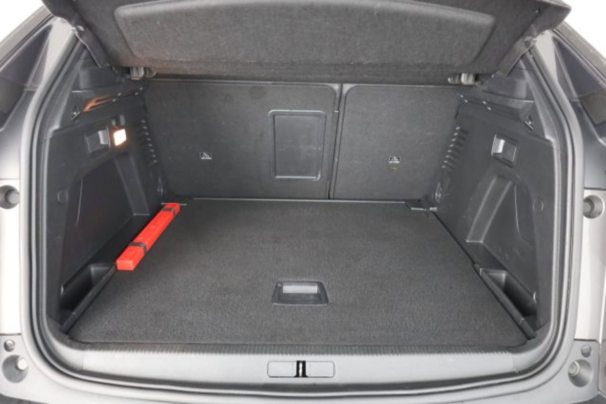 Peugeot 3008 PureTech Turbo 130 S&S EAT8 Allure (6)