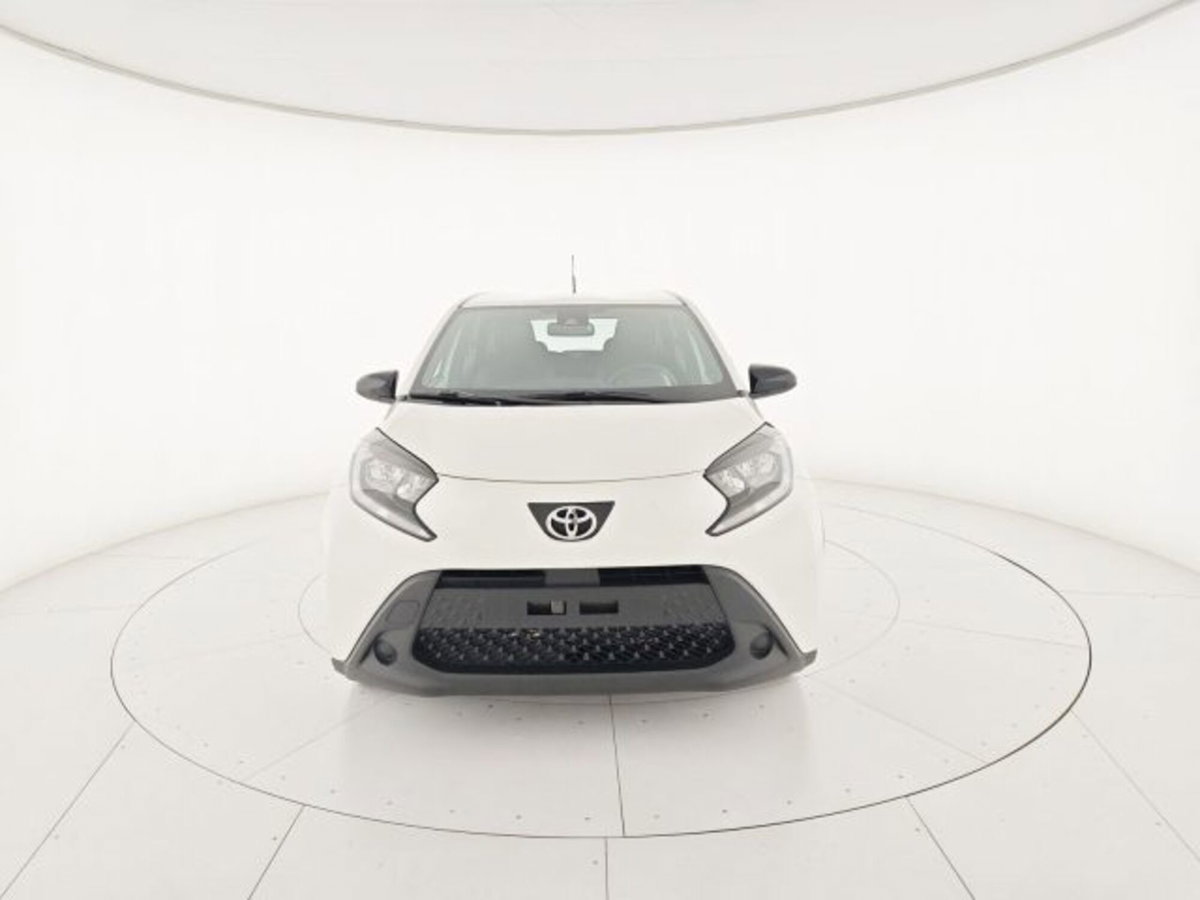 Toyota Aygo X 1.0 Active 72cv (2)