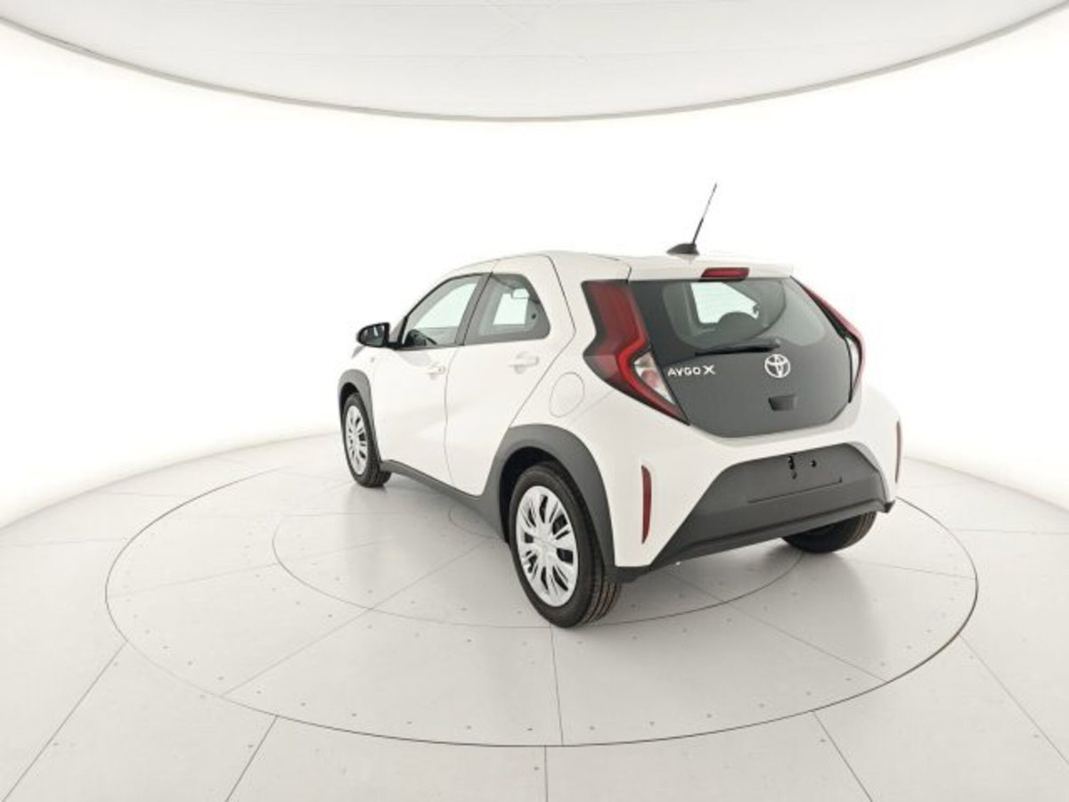 Toyota Aygo X 1.0 Active 72cv (2)