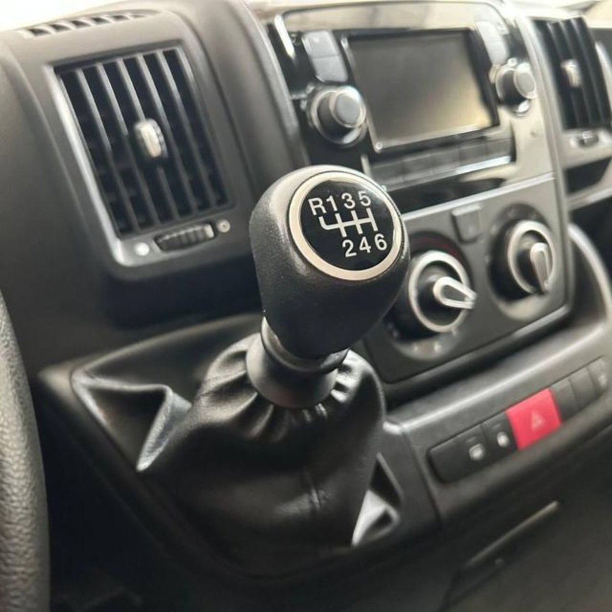 Peugeot Boxer Furgone 35 L2H2 2.2 diesel 140cv S&S semivetrato (20)