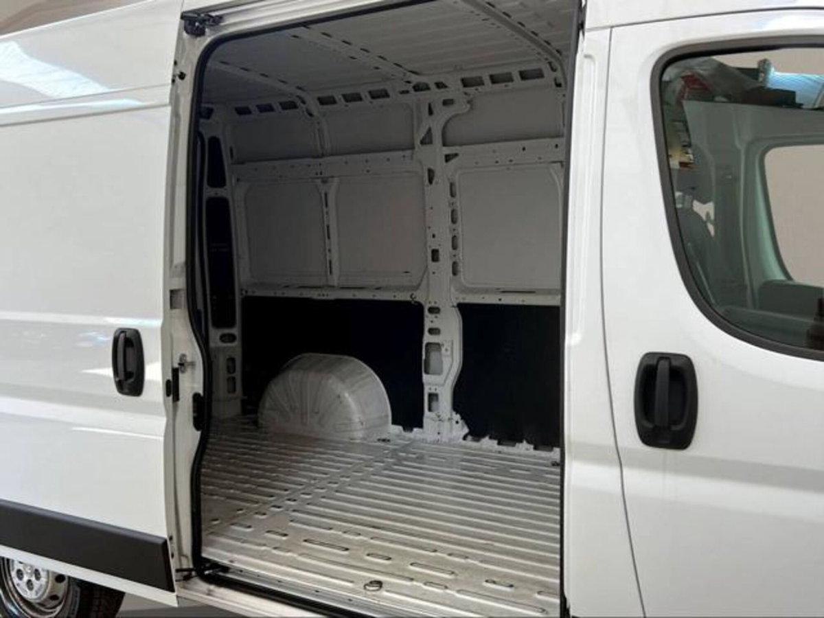 Peugeot Boxer Furgone 35 L2H2 2.2 diesel 140cv S&S semivetrato (8)