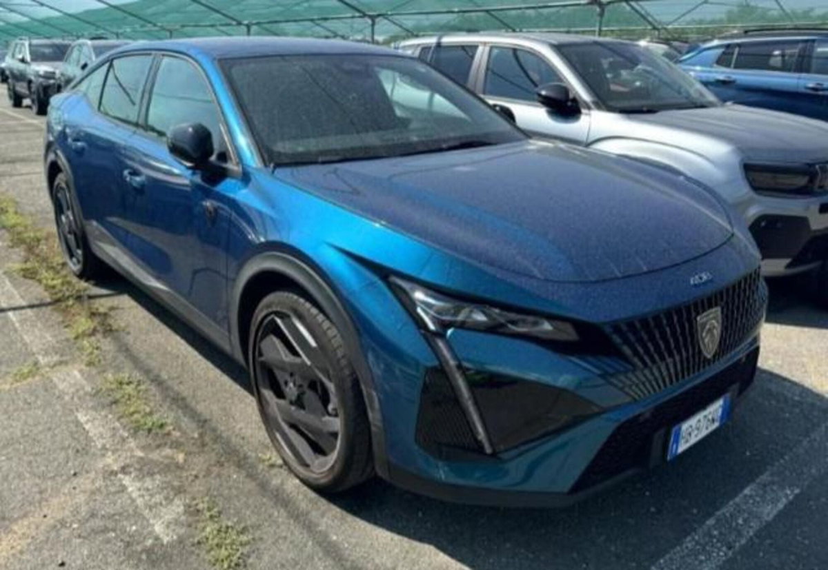 Peugeot 408 Hybrid 225 e-EAT8 First Edition (3)