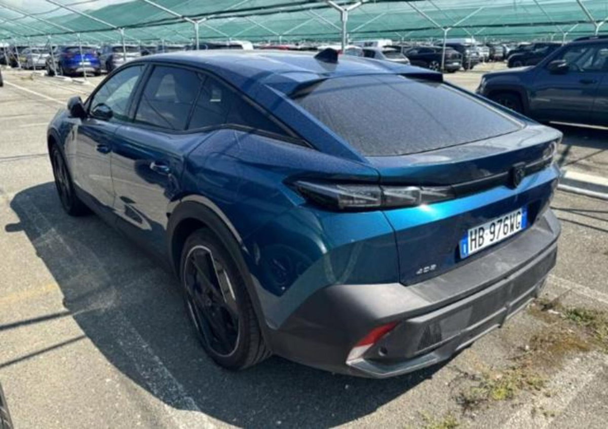 Peugeot 408 Hybrid 225 e-EAT8 First Edition (5)