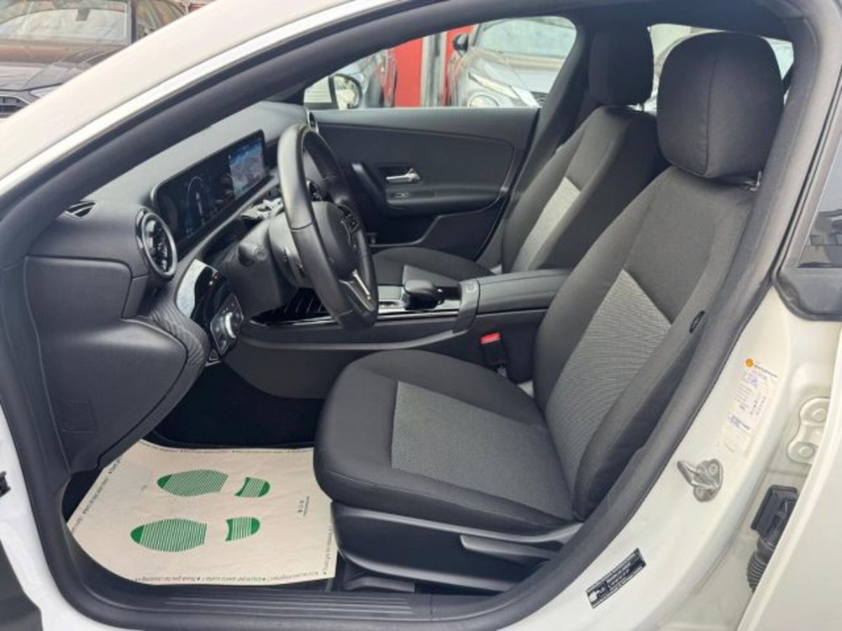 Mercedes-Benz CLA Shooting Brake 200 d Automatic Shooting Brake Business (14)