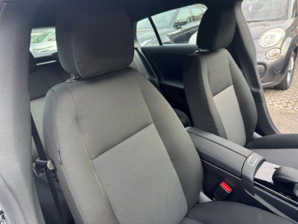 Mercedes-Benz CLA Shooting Brake 200 d Automatic Shooting Brake Business (18)