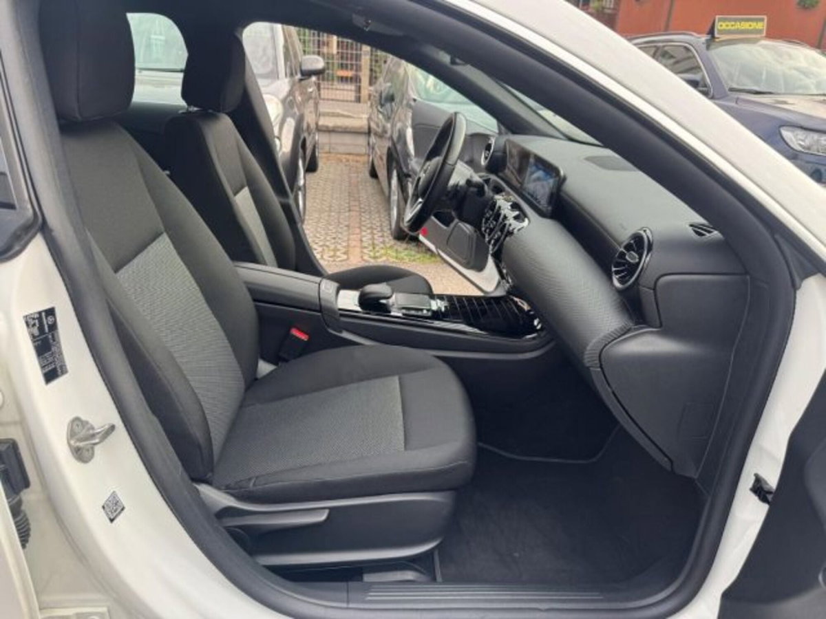 Mercedes-Benz CLA Shooting Brake 200 d Automatic Shooting Brake Business (19)