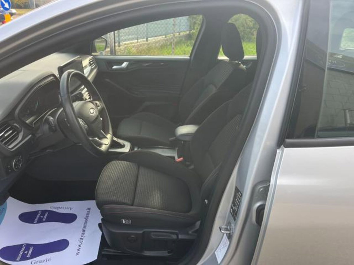 Ford Focus Station Wagon 1.0 EcoBoost Hybrid 155 CV SW ST-Line (10)