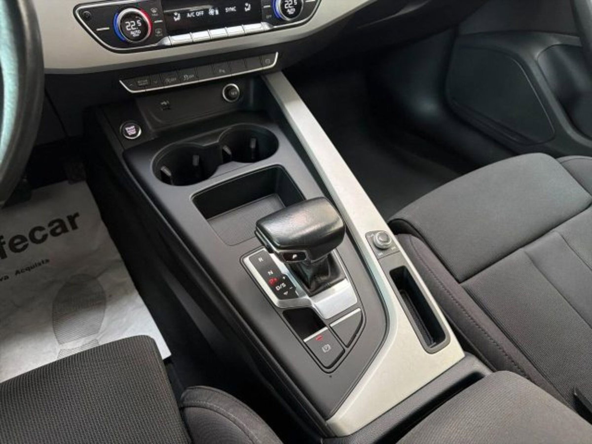 Audi A4 Avant 30 TDI/136 CV S tronic S line edition (11)
