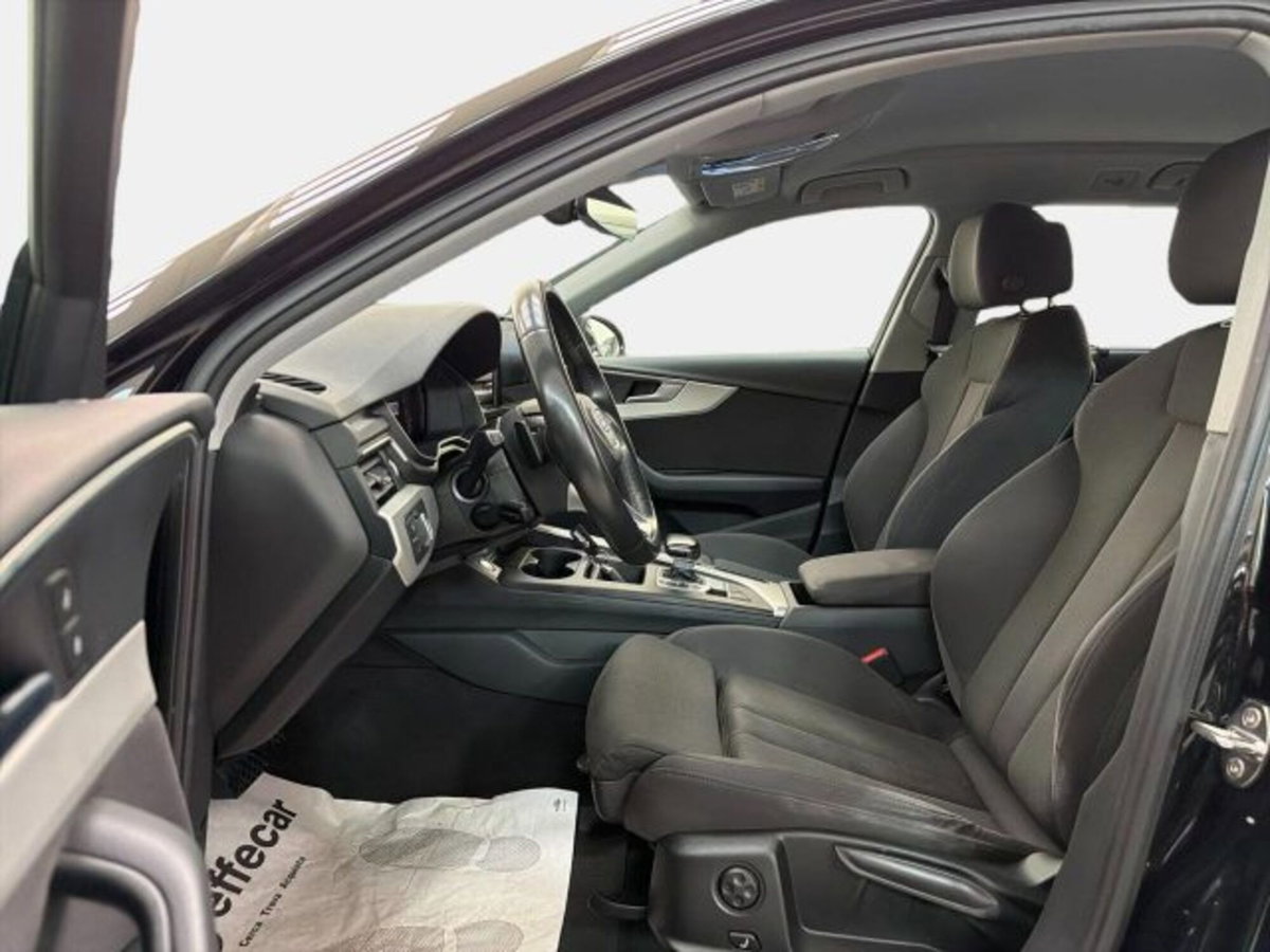 Audi A4 Avant 30 TDI/136 CV S tronic S line edition (12)