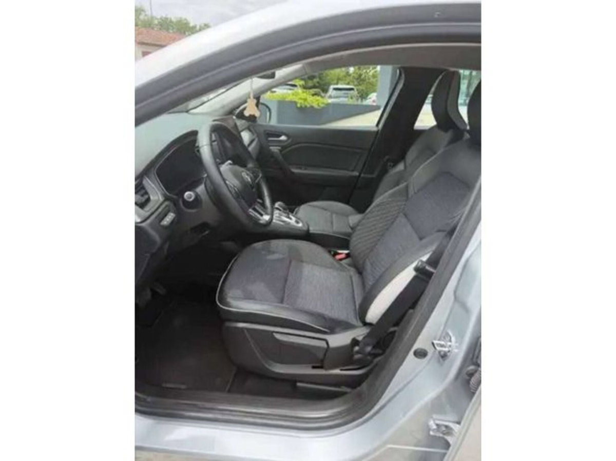 Renault Captur Plug-in Hybrid E-Tech 160 CV Intens (8)