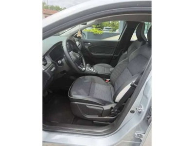 Renault Captur Plug-in Hybrid E-Tech 160 CV Intens (8)