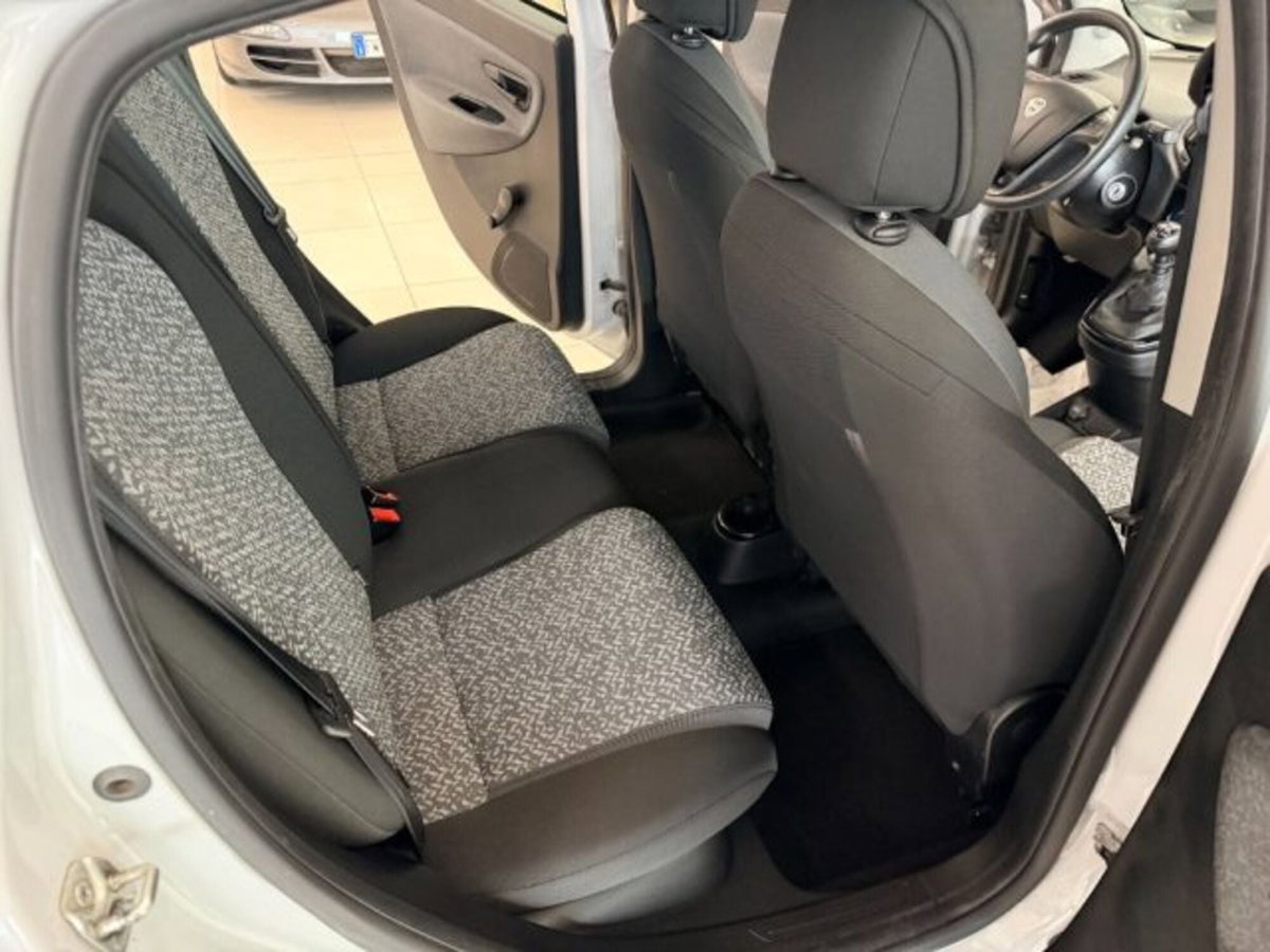 Lancia Ypsilon 1.0 FireFly 5 porte S&S Hybrid Ecochic Silver (12)