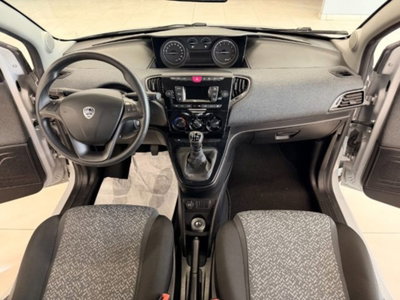 Lancia Ypsilon 1.0 FireFly 5 porte S&S Hybrid Ecochic Silver (14)