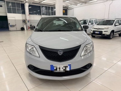 Lancia Ypsilon 1.0 FireFly 5 porte S&S Hybrid Ecochic Silver (2)