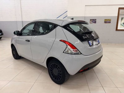 Lancia Ypsilon 1.0 FireFly 5 porte S&S Hybrid Ecochic Silver (7)