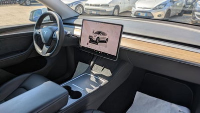 Tesla Model Y Performance Dual Motor awd (8)