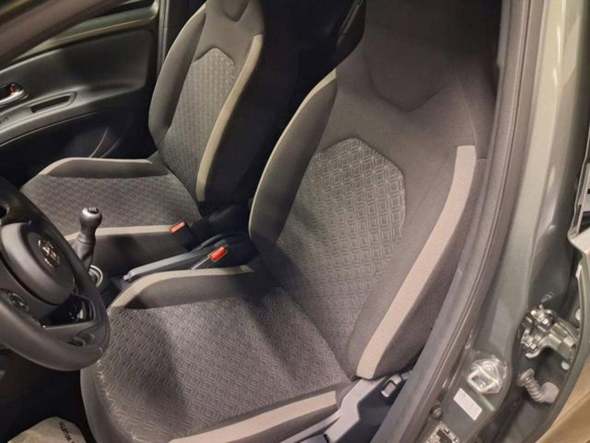 Toyota Aygo X 1.0 VVT-i 72 CV 5 porte Limited Air (13)