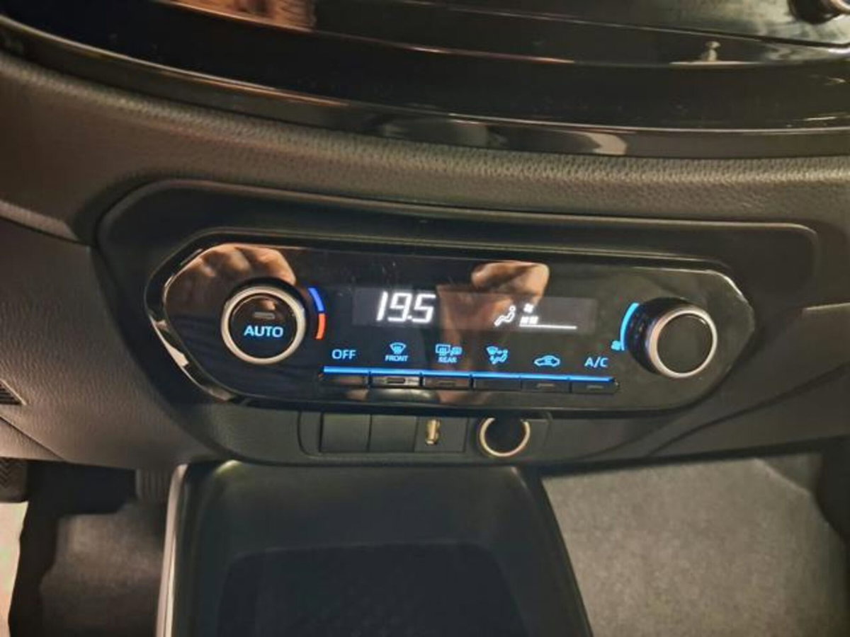 Toyota Aygo X 1.0 VVT-i 72 CV 5 porte Limited Air (8)