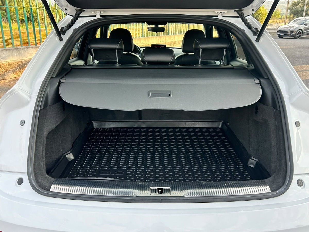 Audi Q3 2.0 TDI 120 CV (11)