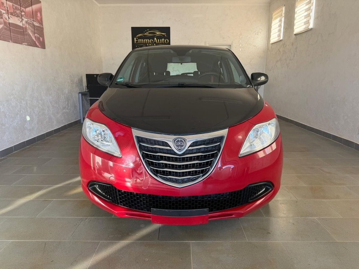 Lancia Ypsilon 1.2 69 CV 5 porte Silver (2)