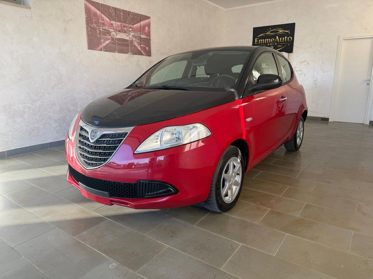 Lancia Ypsilon 1.2 69 CV 5 porte Silver (3)