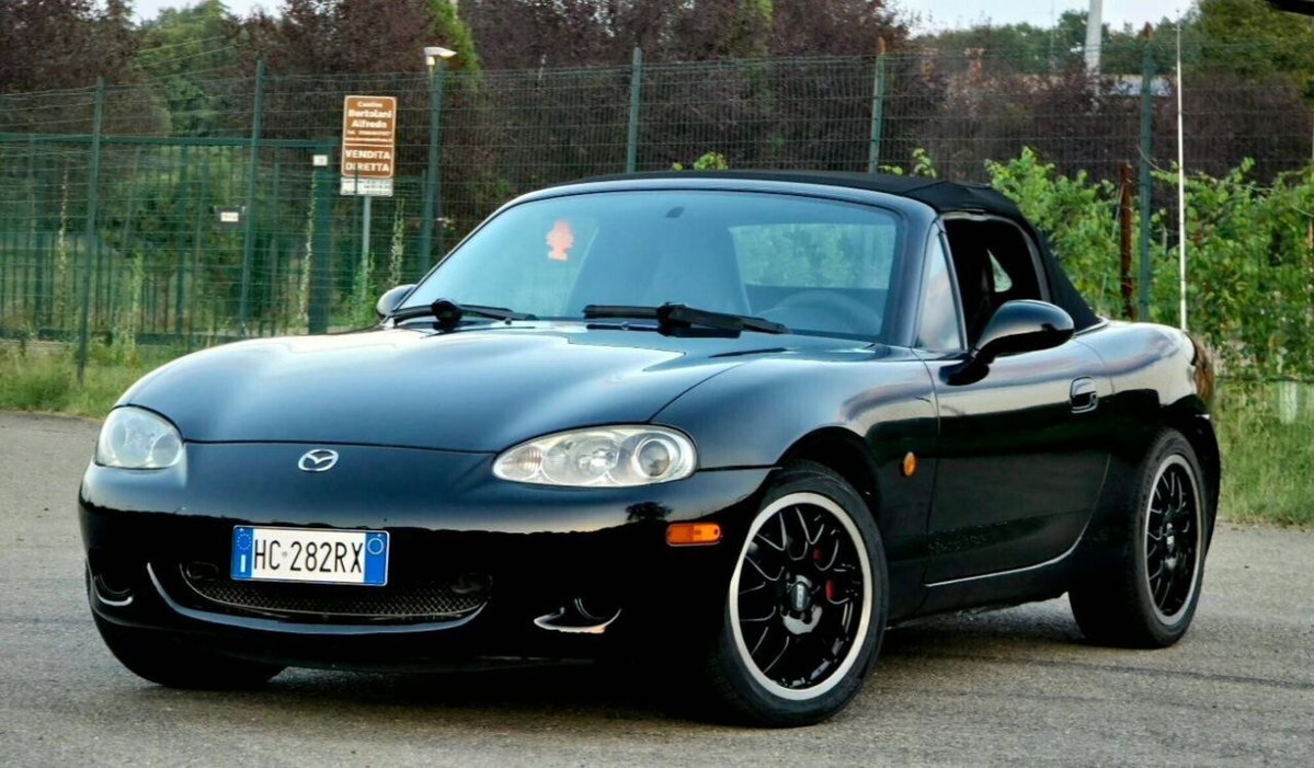 Mazda MX-5 1.8i 16V cat Backstage