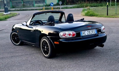 Mazda MX-5 1.8i 16V cat Backstage (18)