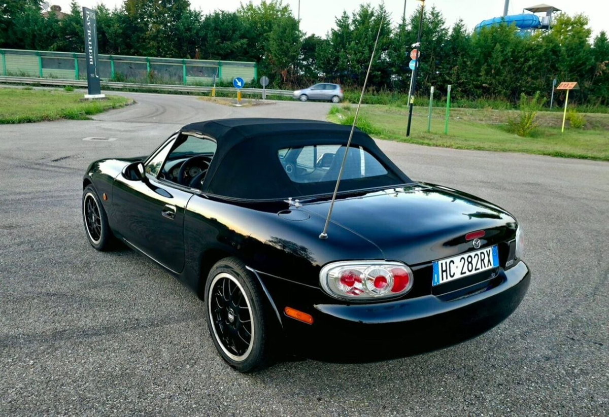Mazda MX-5 1.8i 16V cat Backstage (9)