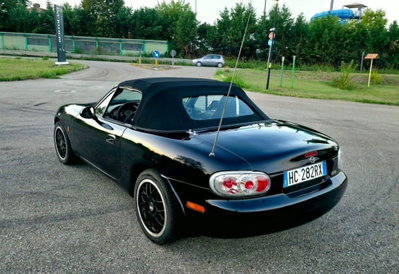 Mazda MX-5 1.8i 16V cat Backstage (9)