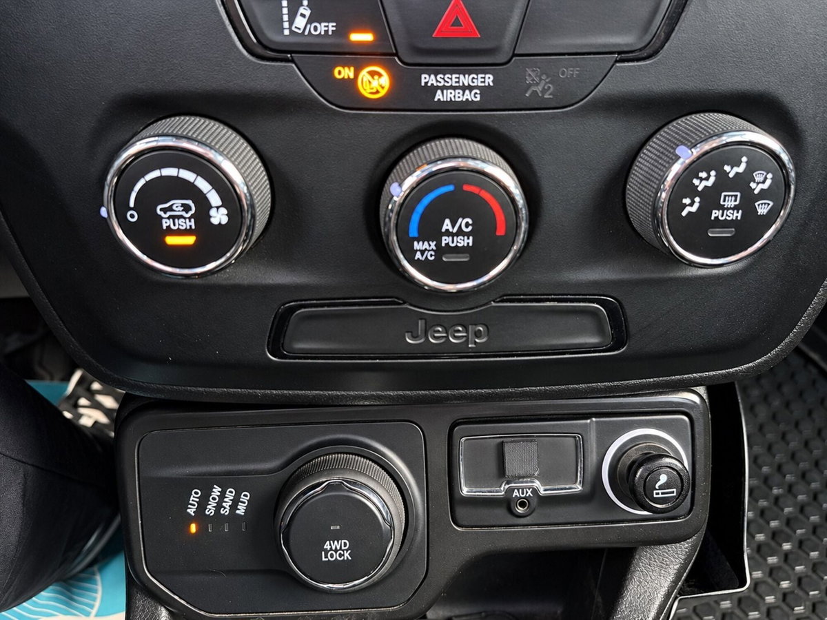 Jeep Renegade 2.0 Mjt 140CV 4WD Active Drive Limited (11)
