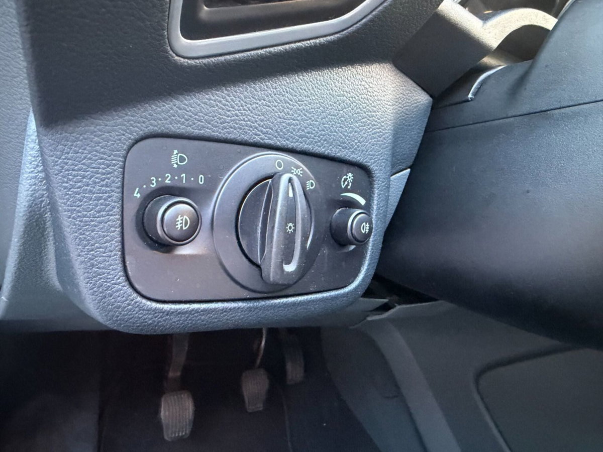 Ford C-Max 1.6 TDCi 95CV Titanium (16)